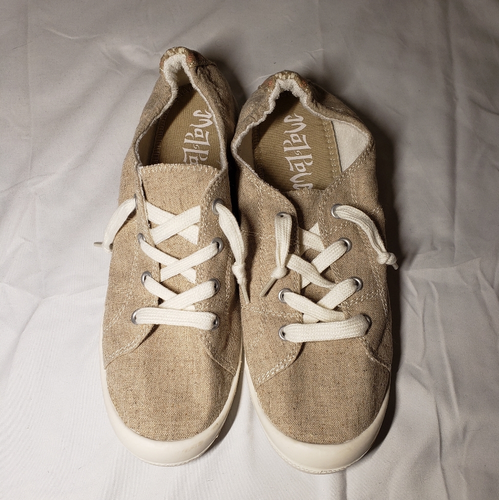 Tan Mad Love shoes - Arch Support and Stretch Heel